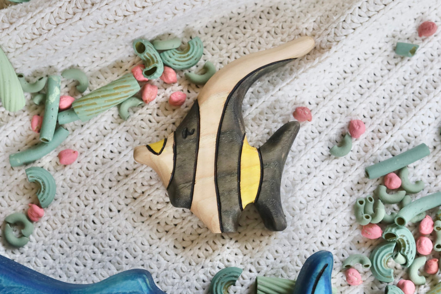 Wooden KihiKihi Moorish Tropical Fish Toy