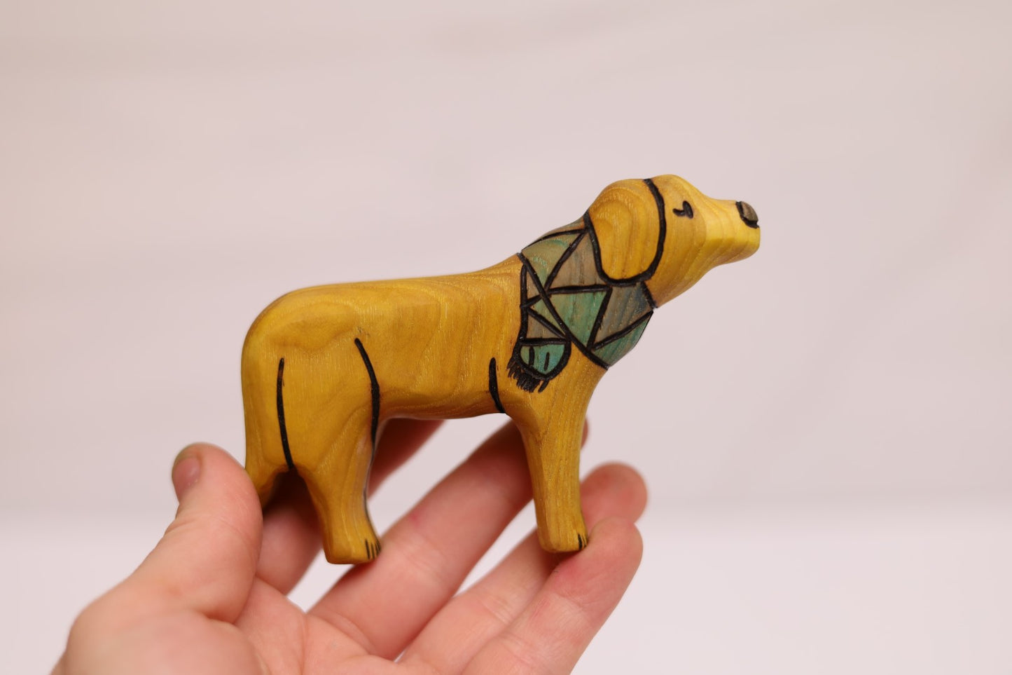 Wooden Chilly Labrador With Scarf Toy